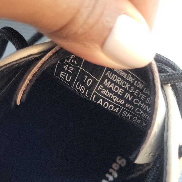 Dr. Martens Beige Leather Shoes with Black Accents - Picture 6 of 6